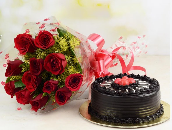 Red Rose Bunch and Cake